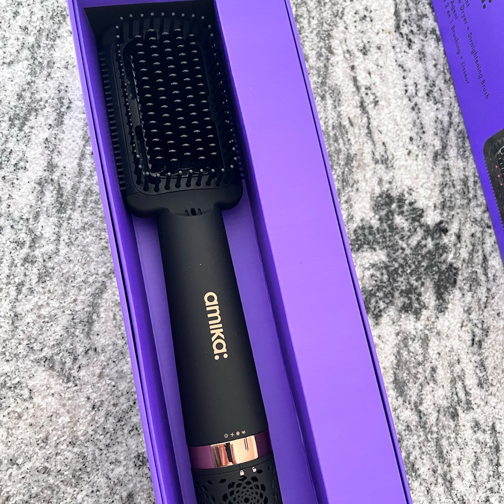 NEW IN BOX - Amika double agent
2-in-1 blow dryer + straightening brush